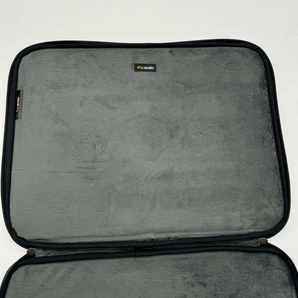 Solo New York Bond Neoprene Laptop Sleeve – Lightweight & Padded